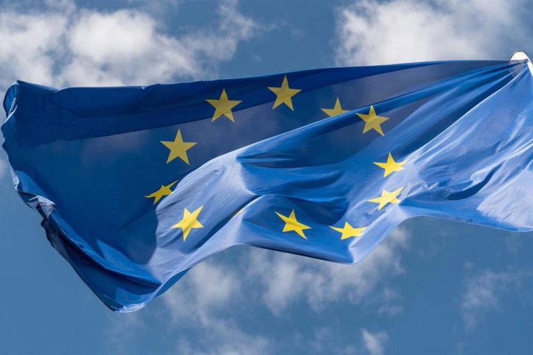 Trump eleva aranceles a coches europeos al 25% | Última hora