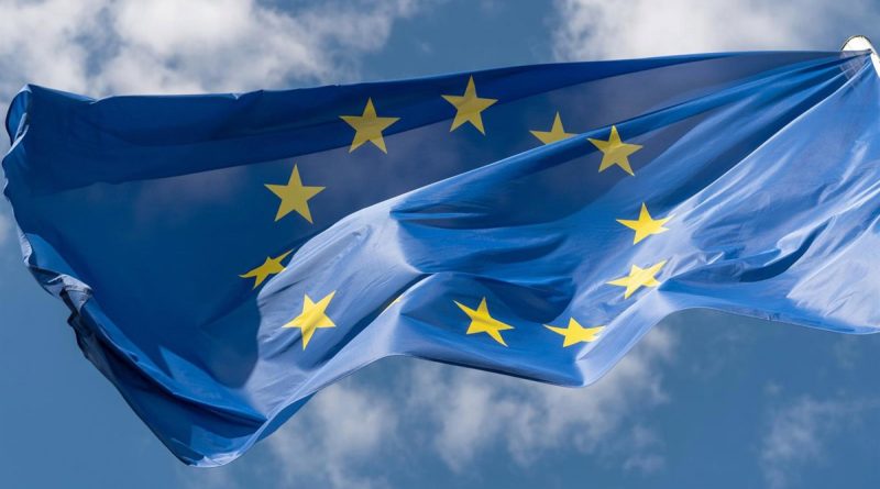 Trump eleva aranceles a coches europeos al 25% | Última hora
