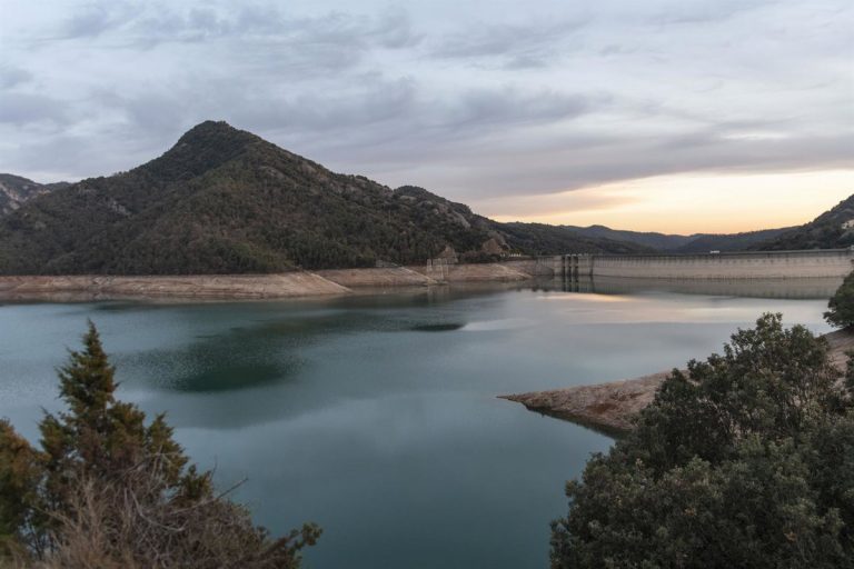 Embalses millonarios en España: el desastre hídrico y el despilfarro