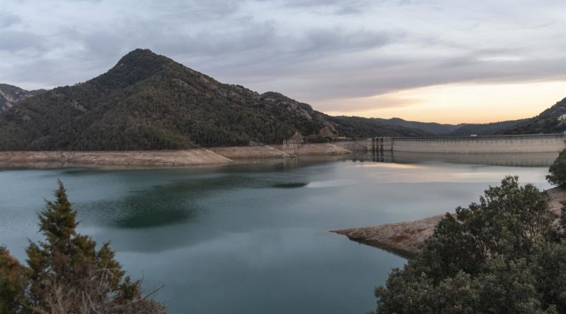 Embalses millonarios en España: el desastre hídrico y el despilfarro