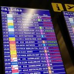 Avión United Airlines choca en Newark: Impacto contra poste y camión en aterrizaje