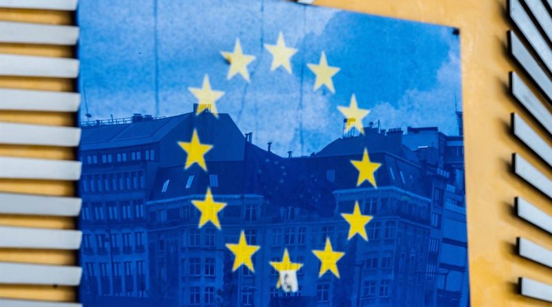 Bruselas golpea al deporte español: La UE tumba la compra del UE Cornellà