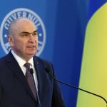 Ilie Bolojan dimite: Cae el Gobierno de Rumanía tras moción de censura