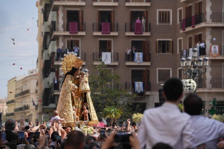 Virgen de los Desamparados: El Arzobispo preside la Misa Pontifical en Valencia