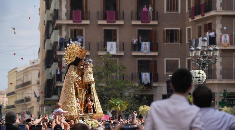 Virgen de los Desamparados: El Arzobispo preside la Misa Pontifical en Valencia