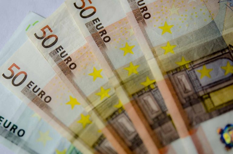 Banco de España sanciona a Sabadell y CaixaBank con multas millonarias