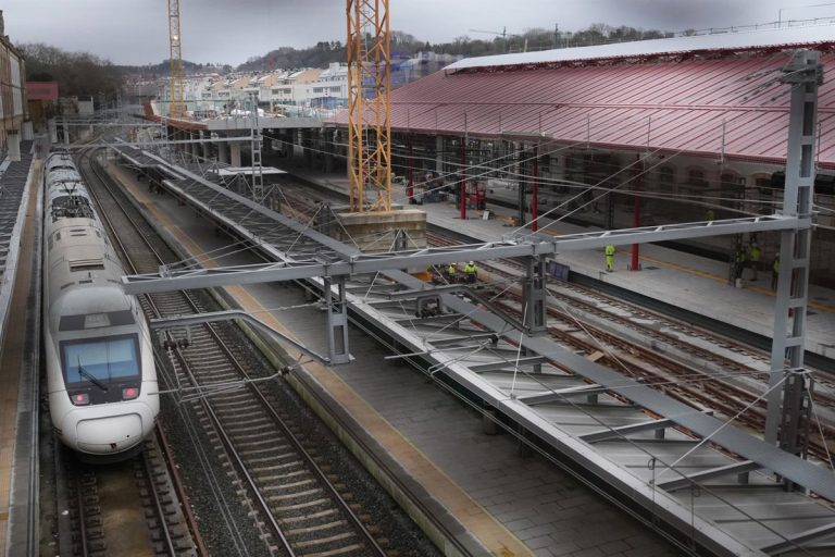 Ministerio Transportes: La Junta de Castilla y León se opone a los recortes de tren