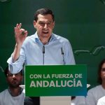 Juanma Moreno revela ser la voz del himno del PP 'Kilómetro Sur'. El inesperado giro musical del candidato andaluz.