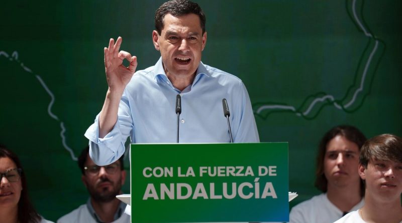 Juanma Moreno revela ser la voz del himno del PP 'Kilómetro Sur'. El inesperado giro musical del candidato andaluz.