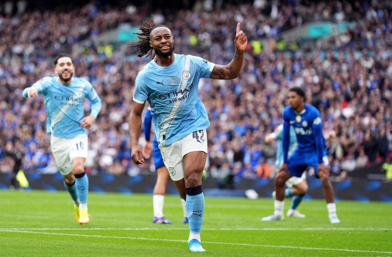 Pep Guardiola admite que debe tomar una 'decisión' sobre su futuro en el Manchester City tras perder la Premier League.