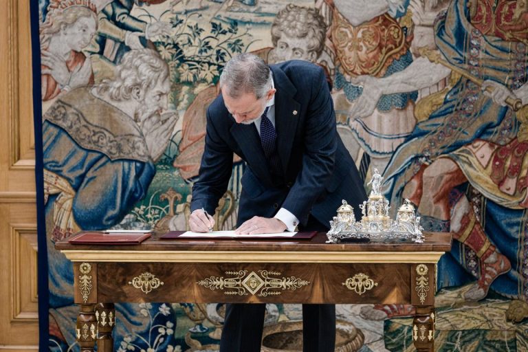 Constitución Española: El Rey sanciona la cuarta reforma que da un senador a Formentera