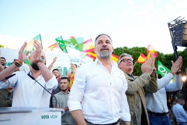 Moción de censura: Zapatero salpica a Sánchez y el PP aviva el fuego
