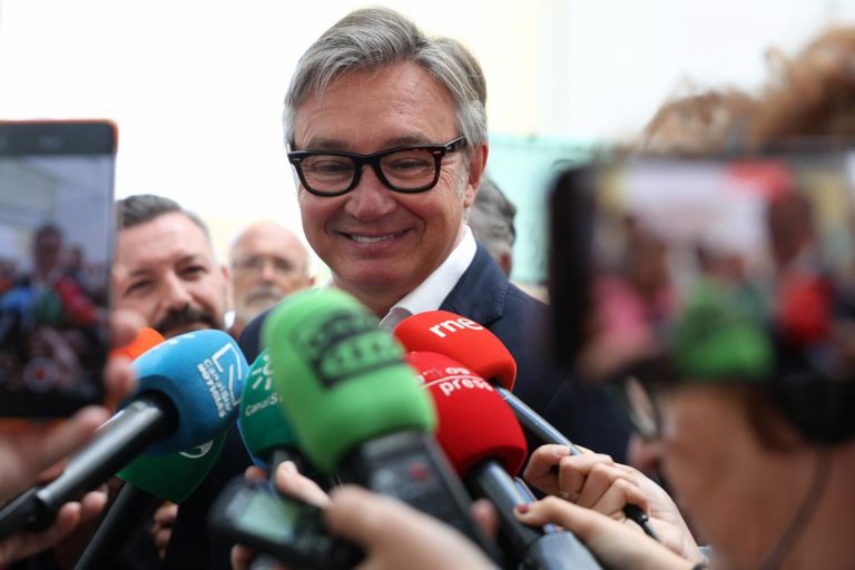 Vox exige pactos a medida para la investidura de Juanma Moreno en Andalucía