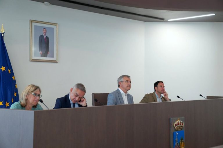 Feria de Estepona al límite: conflicto ferial y el alcalde García Urbano citado por la justicia