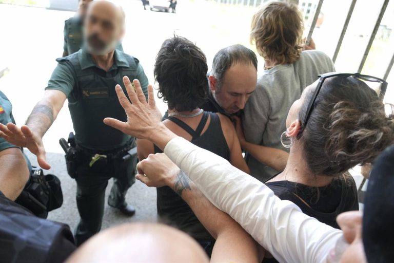 Sánchez, la 'excepción española' según Le Monde: Análisis y reacción en España