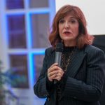 Elvira Lindo carga contra Ayuso por su viaje a México: "Colonialista y perdonavidas"