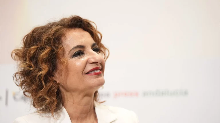 María Jesús Montero: "No tengo criterio" sobre muertes de guardias civiles