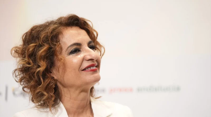 María Jesús Montero: "No tengo criterio" sobre muertes de guardias civiles