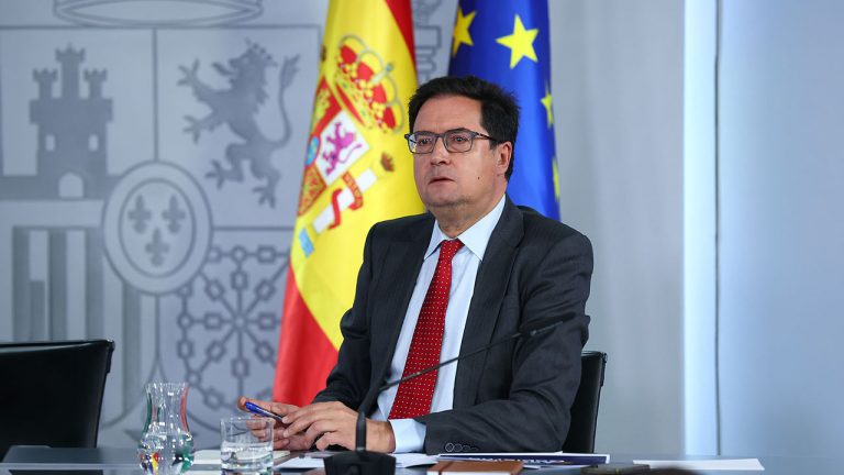 Gobierno lanza 1.700 plazas de IA y ciberseguridad: la guerra por el talento