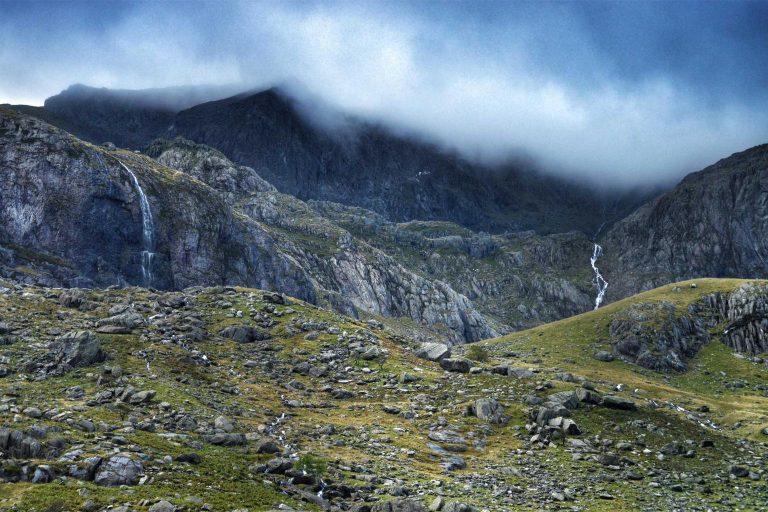 El Ibex 35 cierra hoy con pérdidas: Análisis de la jornada bursátil y factores clave