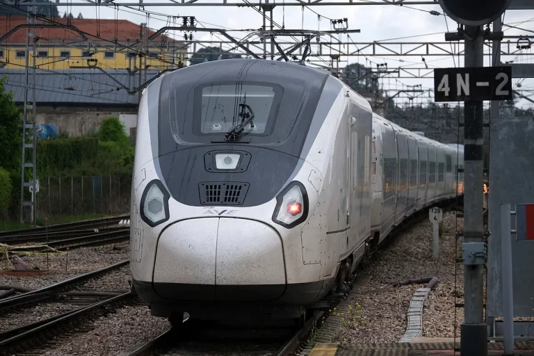 Huelga Renfe junio: 320 trenes cancelados y caos en el inicio del verano