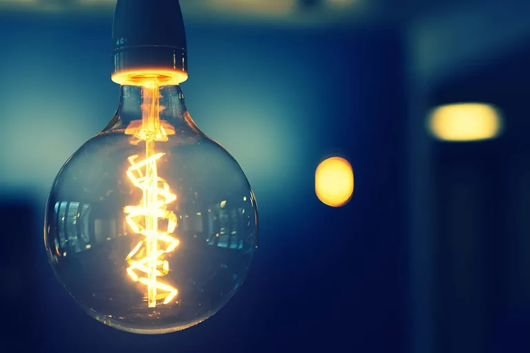 Precio de la luz hoy: la trampa del descenso y el consumo en tendencia