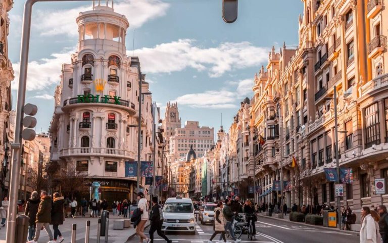 Tiempo Madrid mañana: Lluvias y frío rompen la primavera este viernes