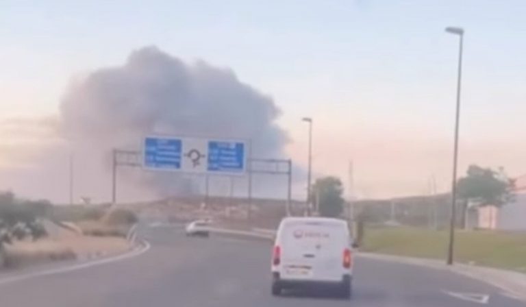 Incendio en Zaragoza: Humo negro tóxico persiste y bomberos aconsejan cerrar ventanas