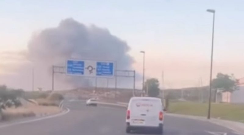 Incendio en Zaragoza: Humo negro tóxico persiste y bomberos aconsejan cerrar ventanas