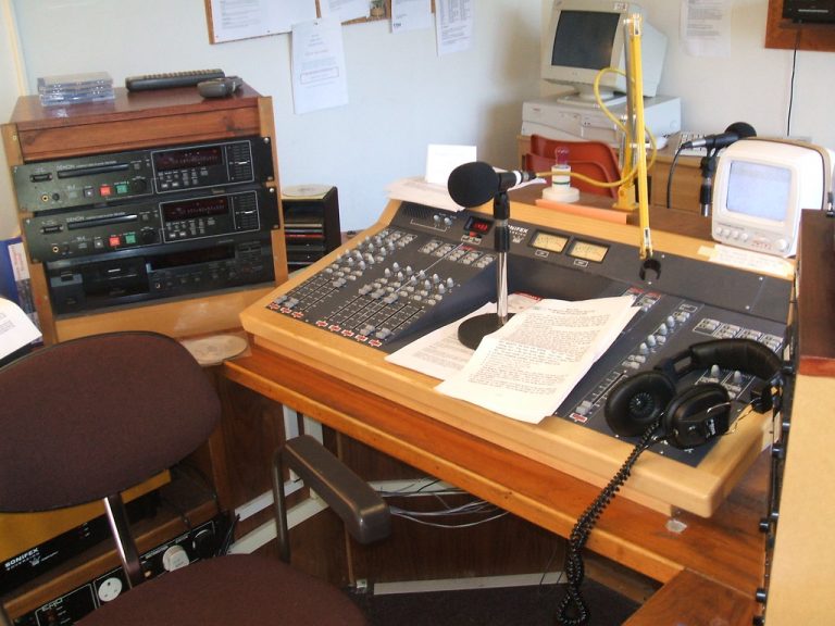 La SER arrasa en la radio española: líder indiscutible con 4,5 millones de oyentes