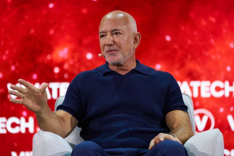 Jeff Bezos: La ambiciosa propuesta para llevar la industria al espacio y salvar la Tierra