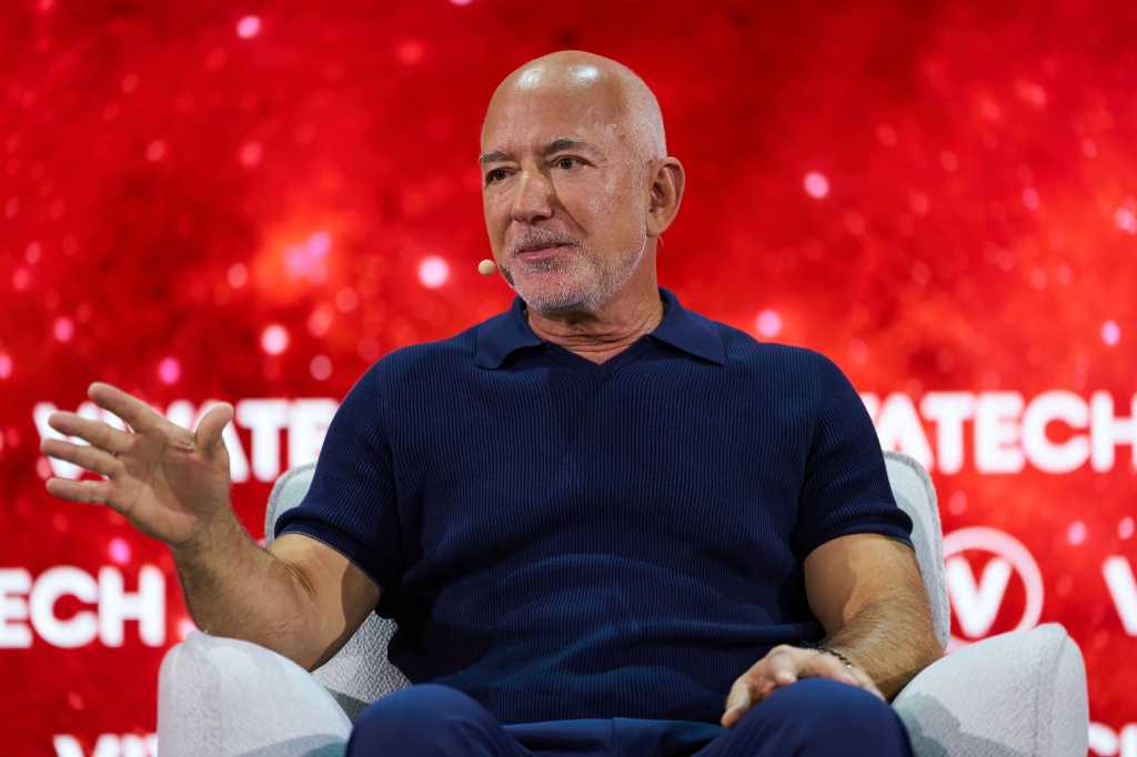Jeff Bezos: La ambiciosa propuesta para llevar la industria al espacio y salvar la Tierra