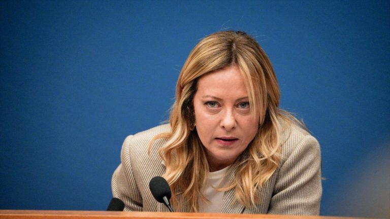 Meloni impone su agenda migratoria en la UE; Trump, la nueva amenaza