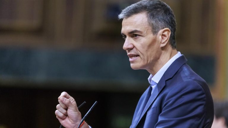 Sánchez acorrala a Feijóo: "¿Cuánto paga por su casa en El Viso?"