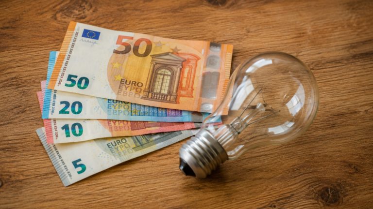 Precio de la luz 25 junio 2026: cae a 79,56 €/MWh