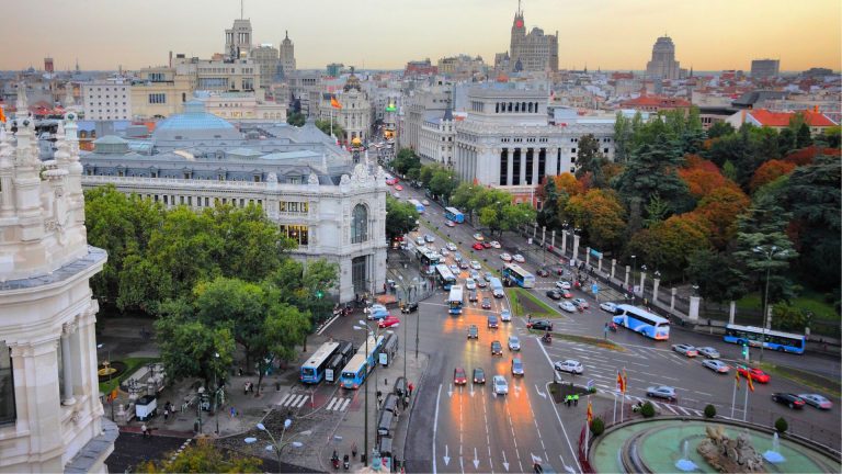 Movilidad España: adiós al coche, hola a caminar y patinetes