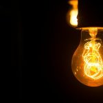 Precio luz hoy lunes 15 de junio: ¿cuándo es más barato poner la lavadora?