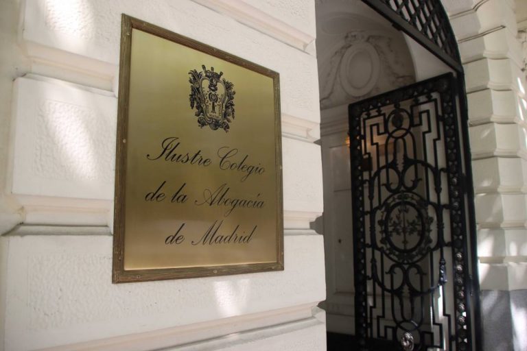 Muere Federico López de la Riva, secretario general del Pleno del Ayuntamiento de Madrid, a los 69 años