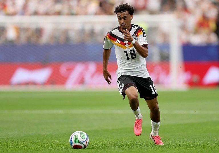 Schlotterbeck lesionado tras agónica victoria de Alemania: ¿Qué le pasa al central?