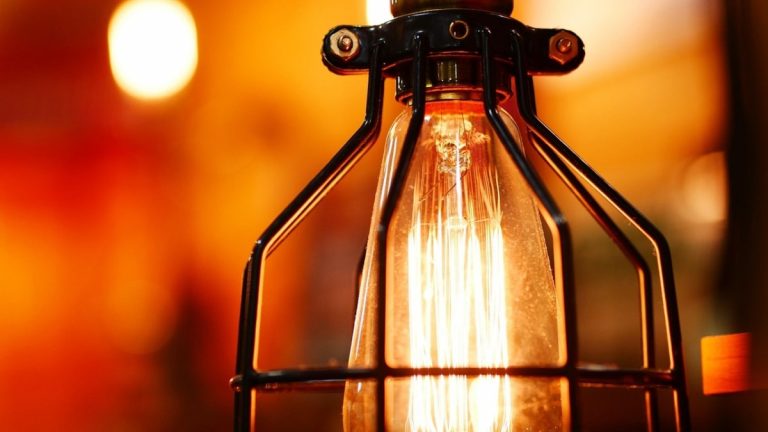 Precio luz hoy junio: ¿Cuánto cuesta el MWh y cuándo es más barato?