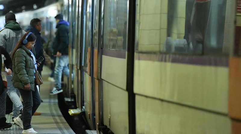 Huelga Renfe: 320 trenes cancelados y un seguimiento irrisorio que indigna a los viajeros