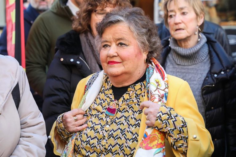 Cristina Almeida advierte a Feijóo sobre Ayuso y su futuro en el PP