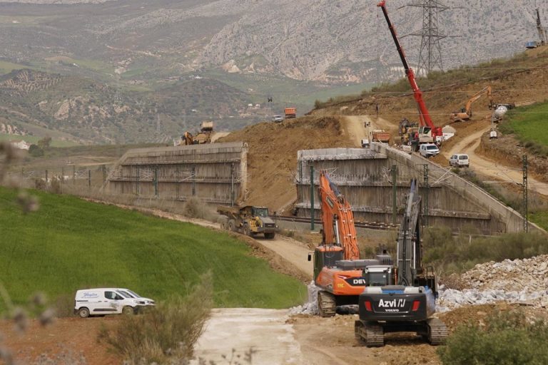 Renfe Verano Joven 2026: Descuentos para jóvenes en trenes AVE y cómo la crisis de la alta velocidad te afecta.