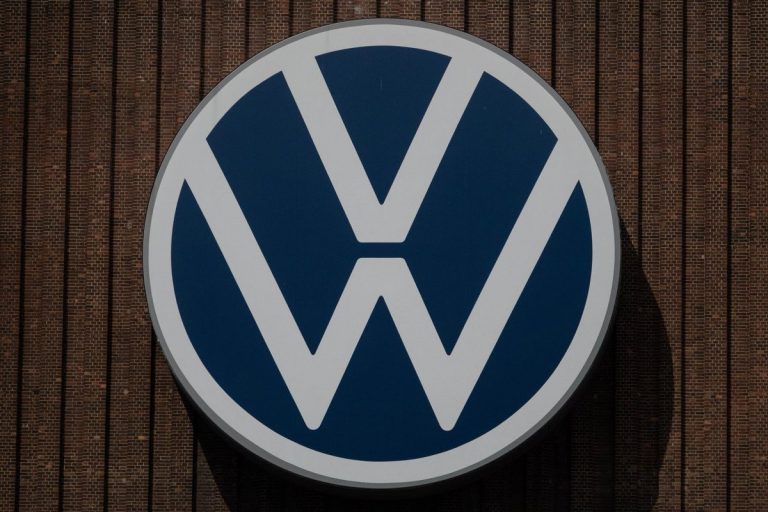 Volkswagen planea 100.000 despidos y cierre de 4 plantas en Alemania