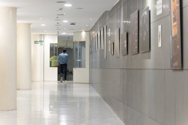 Mensajes del caso Plus Ultra revelan la cena de Zapatero y Javier Ruiz para pactar una entrevista secreta.