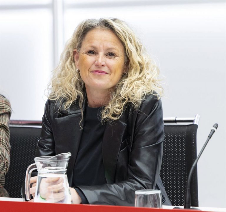 Dinero en efectivo: Hacienda vigila tus pagos en gimnasios y la Renta 2025