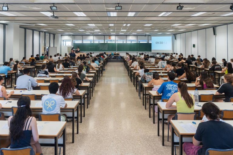 Notas PAU Andalucía 2026: Consulta resultados y previsión de notas de corte