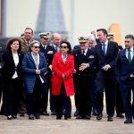 Margarita Robles desafía a Interior condecorando al exjefe de la UCO