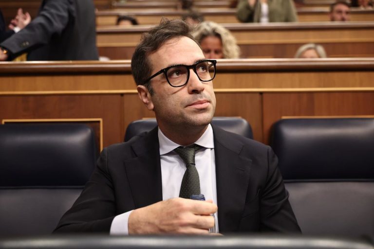 Carlos Cuerpo zanja el debate sobre el 'golpe de Estado' y critica el ruido del PP en el Congreso