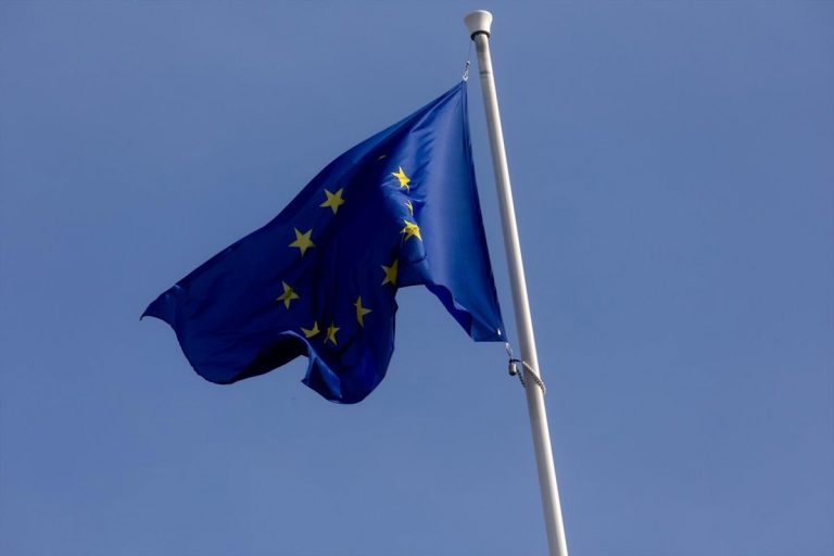 Unión Europea: Centros de deportación fuera de la UE y la soledad de España